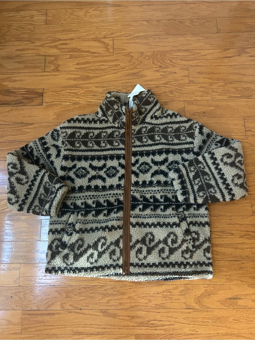Cozy Patterned Sherpa Jacket in Brown & Cream - Picture 4 of 9